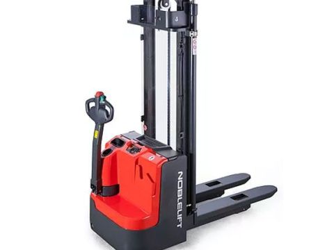 Скидка 12% на самоходные штабелеры Noblelift PS16L